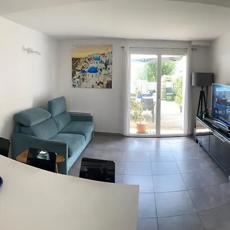 Prázdninový dům Maison De Ville, Piscine, Jacuzzi Et Jardin Prive