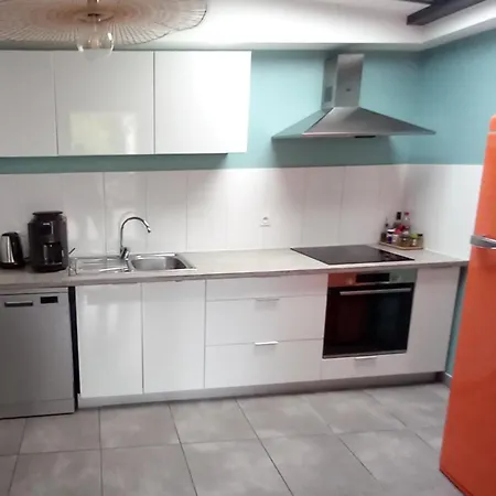 Prázdninový dům Maison De Ville, Piscine, Jacuzzi Et Jardin Prive *